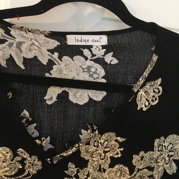 Woman’s Indigo Soul 1x blouse - Picture 2 of 4